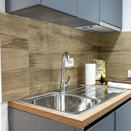 Golden Corner 4 - Sweet Escape Тирана