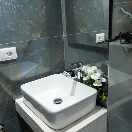 Golden Corner 4 - Sweet Escape *