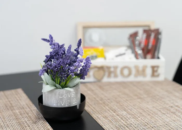 Golden Corner 4 - Sweet Escape *